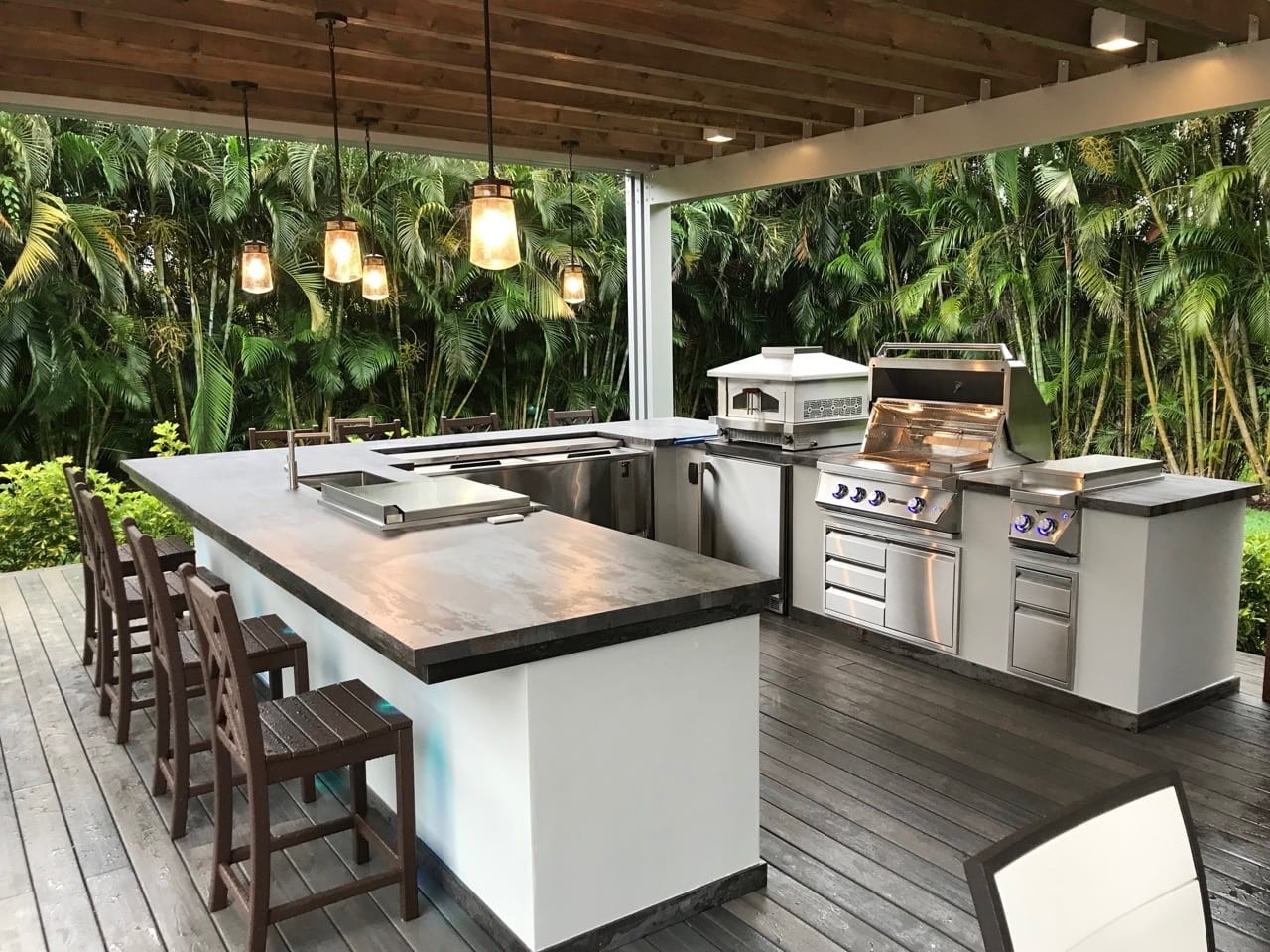 outdoor kitchen